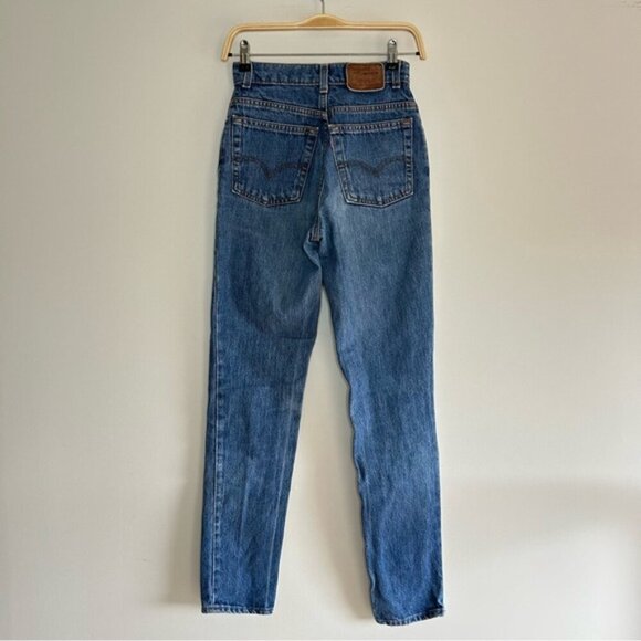 Vintage Levi's Slim Fit Medium Wash size 27 - Picture 3 of 8
